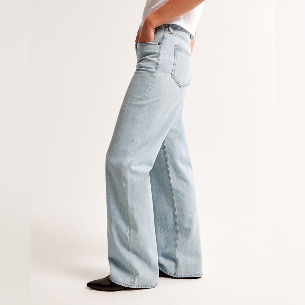 Abercrombie & Fitch High Rise Loose Jean - Picture 3 of 9